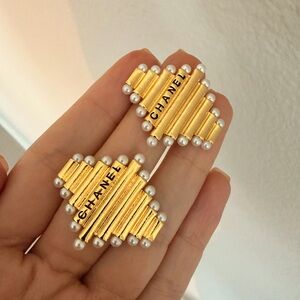 ✨Vintage Chanel Gold Pearl Logo Statement Earrings🤍
